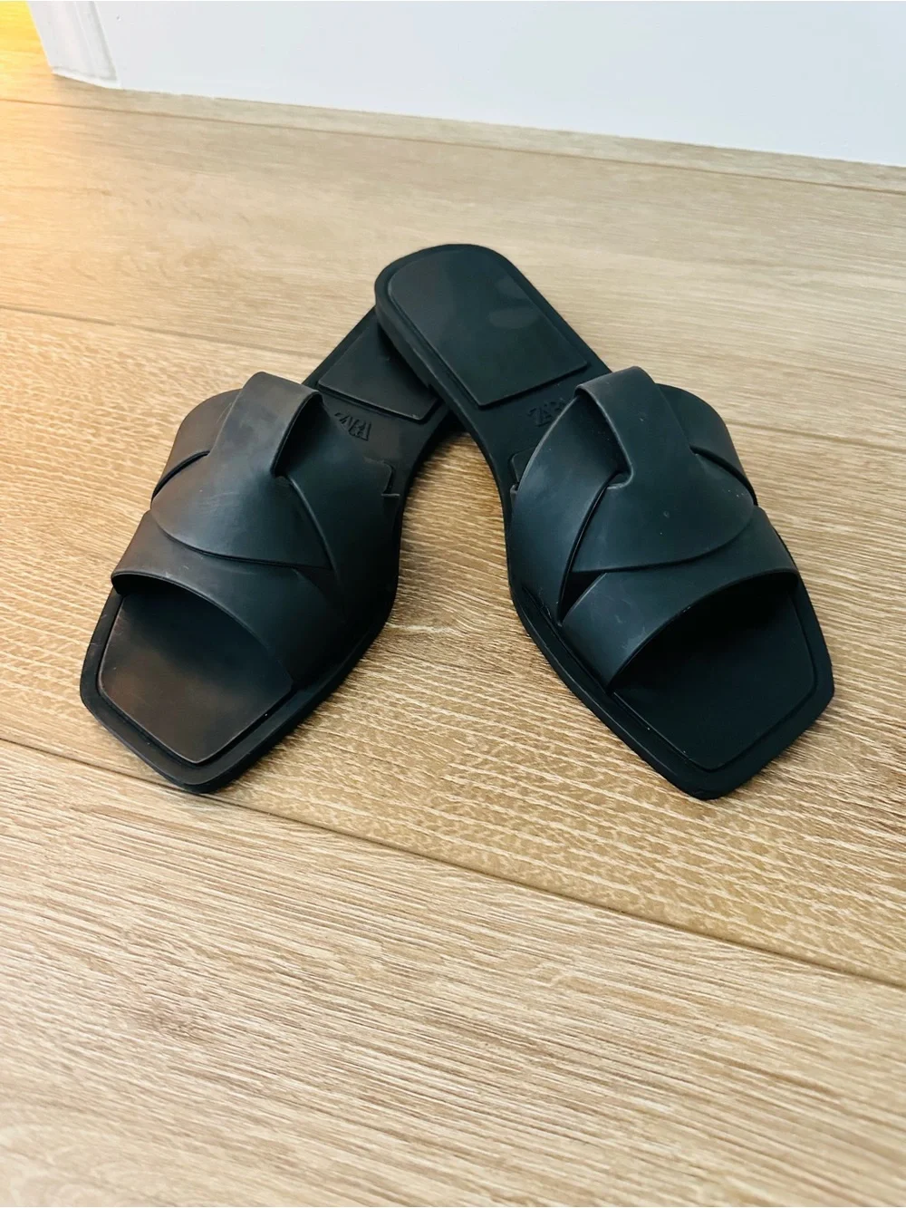 Zara Black Square-Toe Slide Sandals - Picture 1 of 3